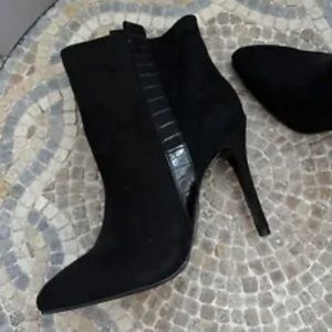 Charles David Womens Suede Black Ankle Boots